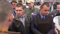 На кордоні з Придністров'ям побилися через прапор