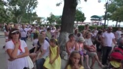 В очереди за прекрасным: феодосийцы «атакуют» галерею Айвазовского (видео) В очереди за прекрасным: феодосийцы «атакуют» галерею Айвазовского (видео)