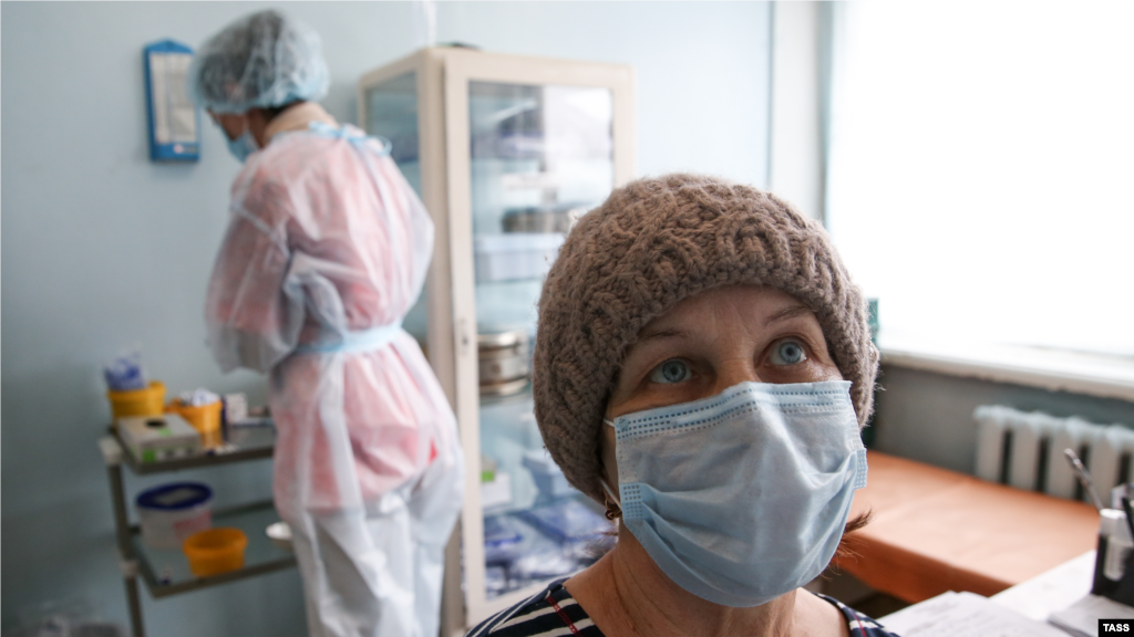 Перед вакцинацией каждый должен пройти общий медосмотр: у пациента не должно быть признаков инфекционных болезней или обострения хронических заболеваний 