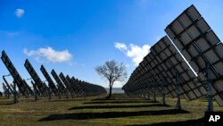 Причина – сонячна погода сприяла роботі сонячних електростанцій на максимальній потужності. Фото ілюстративне