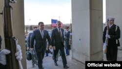 Міністри оборони України та США Степан Полторак (л) та Джим Маттіс, зустріч у Пентагоні, 2 лютого 2018 року