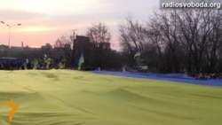 Рекордний прапор України на мітингу в Донецьку