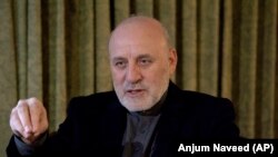 د افغانستان د سولې د عالي شورا د دارالانشا مشر محمد عمر داوودزی