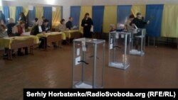 Виборча дільниця у Слов'янську. 21 квітня 2019 року