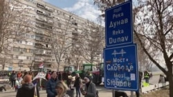 'Ustajem umorna, ali sa osmehom na licu': Studenti i građani drugog dana blokade novosadskog mosta 'Ustajem umorna, ali sa osmehom na licu': Studenti i građani drugog dana blokade novosadskog mosta