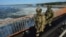  Російські військові на автомобільному мосту біля Каховської ГЕС, 20 травня 2022 року, ілюстраційне фото