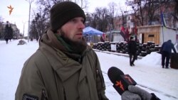 Боєць батальйону «Азов» написав пісню про війну на Донбасі (відео) Боєць батальйону «Азов» написав пісню про війну на Донбасі (відео)