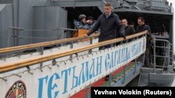 Міністр оборони Великої Британії Ґавін Вільямсон під час візиту порту в Одесі, 21 грудня 2018 року