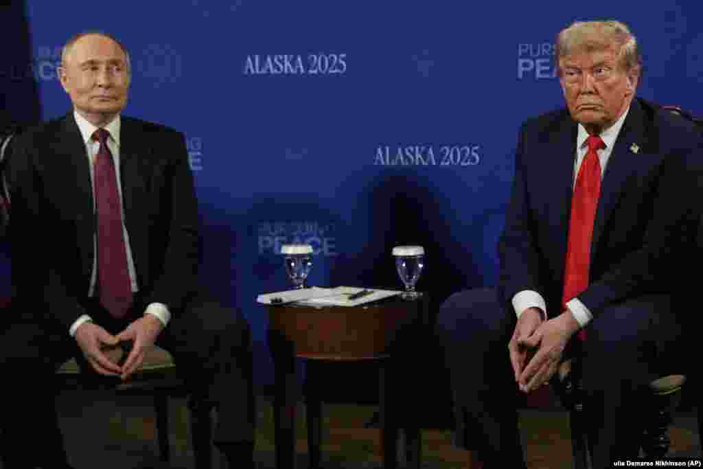 Dva lidera su potom počela sastanak u prisustvu svojih saradnika."Hvala vam puno. Hvala vam", rekao je Tramp, dok su novinari ponovo uzvikivala pitanja na koja dva predsednika nisu odgovorili.