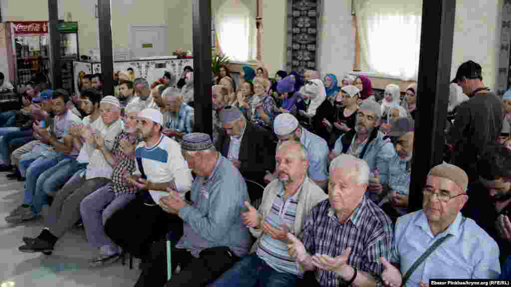Закончилось собрание «Крымской солидарности» традиционно молитвой