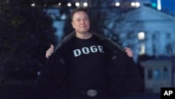 Маск заявив про своє рішення через день після того, як розкритикував «великий красивий законопроєкт» Трампа