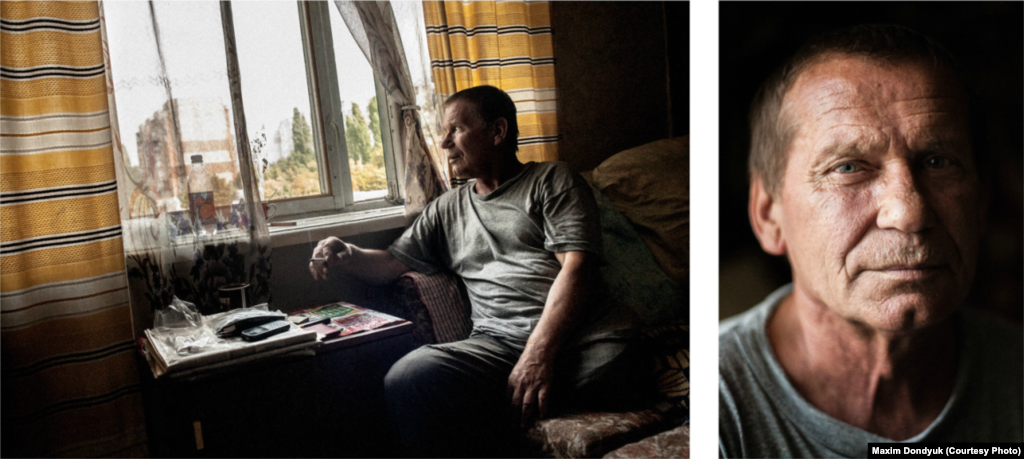 Василь, 60 років. Перехворів на туберкульоз. Херсон, серпень 2011 року. Народився в Білорусі. Закінчив аспірантуру філософського факультету в Москві. За розподілом потрапив до Херсона. Писав дисертацію на тему «Суперечності соціалізму», збираючись після захисту повернутися до Москви і продовжити наукову діяльність. Після розпаду СРСР його наукові дослідження стали нікому не потрібні. Через хворобу судин йому ампутували ліву ногу. Живе в кімнаті гуртожитку, де немає водогону і санвузла. Мусить щодня тягати відра з водою на другий поверх. Як захворів на туберкульоз, не знає.