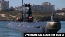 У березні 2014 року під час анексії Криму російські війська взяли підводний човен «Запоріжжя» штурмом