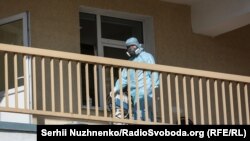 Протягом року були централізовано закуплені понад 17 мільйонів одиниць захисних товарів, серед них більше ніж 6,6 мільйона медичних масок, понад 4,7 мільйона пар рукавичок і близько 1,23 мільйона респіраторів