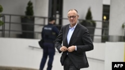 Канцлер Німеччини Фрідріх Мерц прибуває на зустріч з прем’єр-міністром Фінляндії Петтері Опро. Фінляндія, 26 травня 2025 року