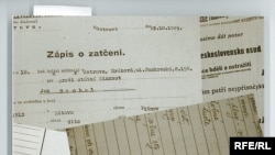 Перший чеський підручник для шкіл про злочини комунізму