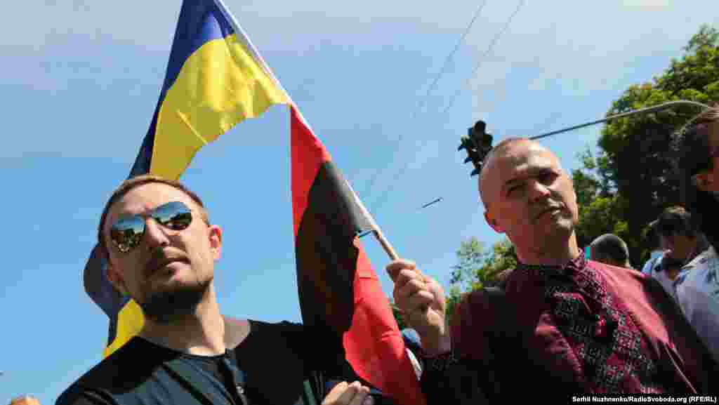 Запрещенный в России "Правый сектор" - против гей-парада, сами геи при этом - вовсе не против "Правого сектора"