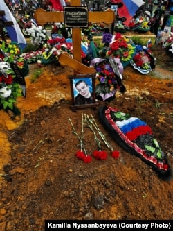 Могила Кирилла Нысанбаева у Челябинске