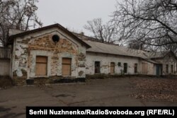Будівля, де розташовувався Залізничний музичний коледж. Зараз закинута. У січні 2022 року міська влада планувала робити тут музей