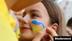 14 лютого у світі відзначають День всіх закоханих. 27% українців вважають, що це звичайний день