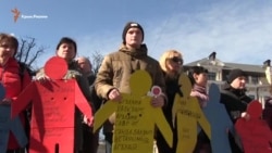 Молчаливый пикет памяти Решата Аметова (видео) Молчаливый пикет памяти Решата Аметова (видео)