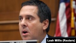 В.о. директора Національної розвідки США Джозефа Магуайра просять відповісти, що буде, якщо не продовжувати Договір про скорочення стратегічного озброєння