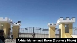 د باديني پر لار دروازه 