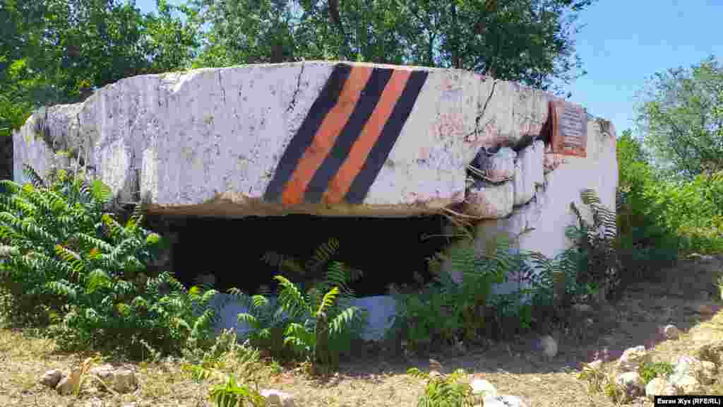 ДОТ №20 спрятался среди дачных участков садового товарищества «Надежда» на горе Воронцова