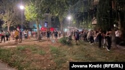 Antivladini demonstranti se kreću ka Filozofskom fakultetu u Novom Sadu na poziv studenata u blokadi, 5.9.2025.