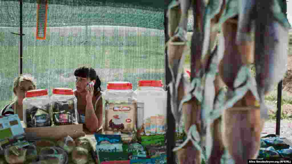 Територію обладнали зонами харчування