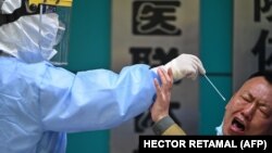 Ухань: тест на коронавірус не всім приємний, фото 16 квітня 2020 року