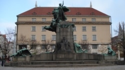 Представитель пражской мэрии Тереза Кралова - о правах митингующих на площади Палацкого Представитель пражской мэрии Тереза Кралова - о правах митингующих на площади Палацкого