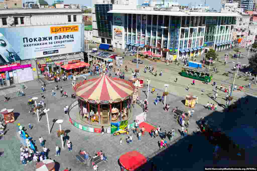 Центральна площа Дніпра (раніше – імені Леніна, тепер – Героїв Майдану) стала одним із осередків святкування