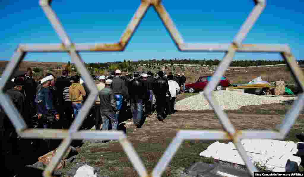 Погибших в результате чудовищного ДТП хоронят на городское кладбище «Абдал»