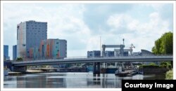 ქალაქებს შორის მეგობრობა ურბანულ ორიენტირებშიც აისახა - ნანტში არსებობს თბილისის ხიდი, თბილისში ნანტის სკვერი.