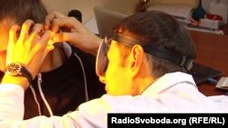 Лікар-сурдолог, який живе в тимчасово окупованому російськими гібридними силами Донецьку