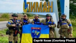 «Станом на 12:30 Лиман зачищено повністю. Дякую нашим воїнам. Слава Україні», – сказав президент. На фото: бійці батальйону Нацполіції України «Захід». Лиман, 2 жовтня 2022 року