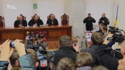 Суд щодо Саакашвілі перенесли, він закликає об'єднуватися «порядних людей у владі та в опозиції» Суд щодо Саакашвілі перенесли, він закликає об'єднуватися «порядних людей у владі та в опозиції»