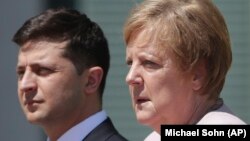 Раніше повідомлялося, що зустріч Зеленського і Меркель стосуватиметься гарантій, пов’язаних із «Північним потоком-2», безпекової ситуації та двосторонніх відносин