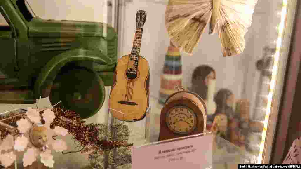 Ялинкові прикраси, картон, папір. 1950 роки.