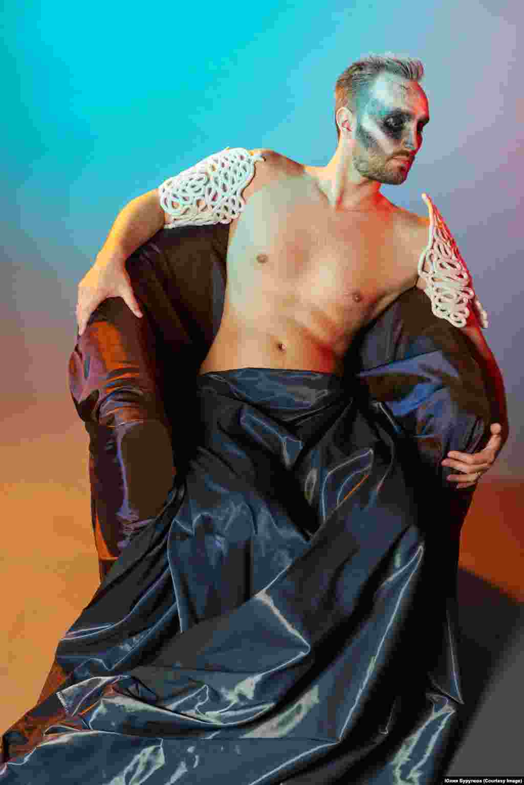 Алексей Маюк: «Проект дает возможность посмотреть на людей с ограниченными возможностями совсем с другой, «зазеркальной» стороны».