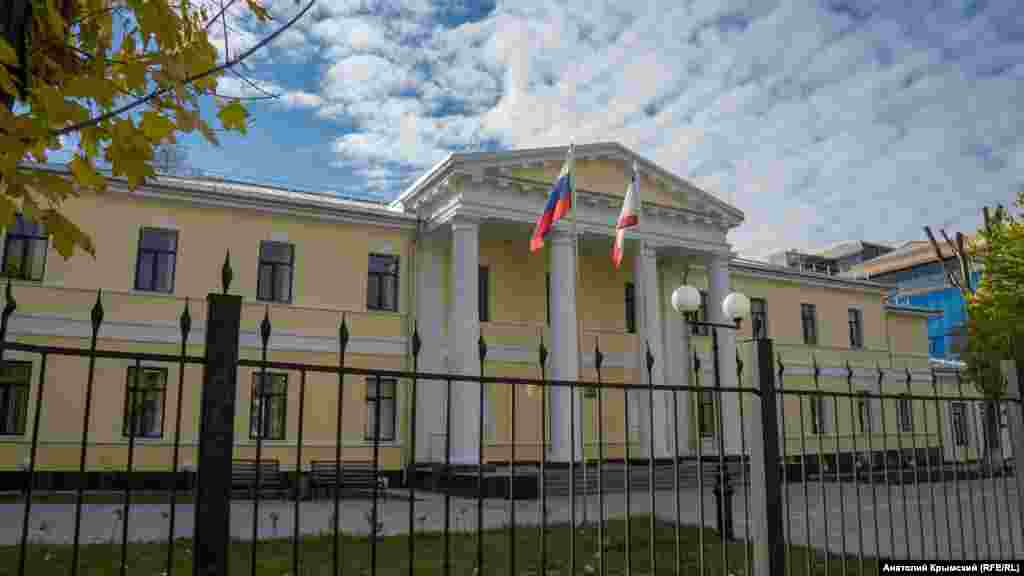 Бывший «странноприимный дом» (богодельня, приют для нищих), ныне медицинский колледж на улице Карла Маркса. Долгие годы Мильгаузен был попечителем дома