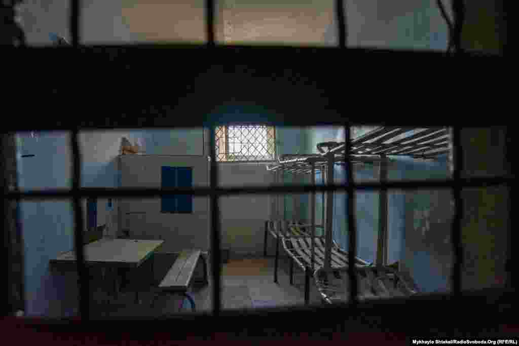 Цю камеру також вже готують до ремонту і переобладнання. Всього в Одеському СІЗО зараз перебуває близько 1200 осіб