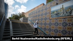 Станом на ранок 5 травня в Україні підтвердили 12 697 випадків захворювання на COVID-19