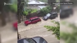 Наводнение в Ялте: затопленные улицы и автомобили (видео) Наводнение в Ялте: затопленные улицы и автомобили (видео)