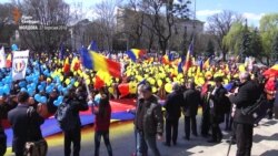 У Кишиневі мітингували за об’єднання з Румунією (відео) У Кишиневі мітингували за об’єднання з Румунією (відео)