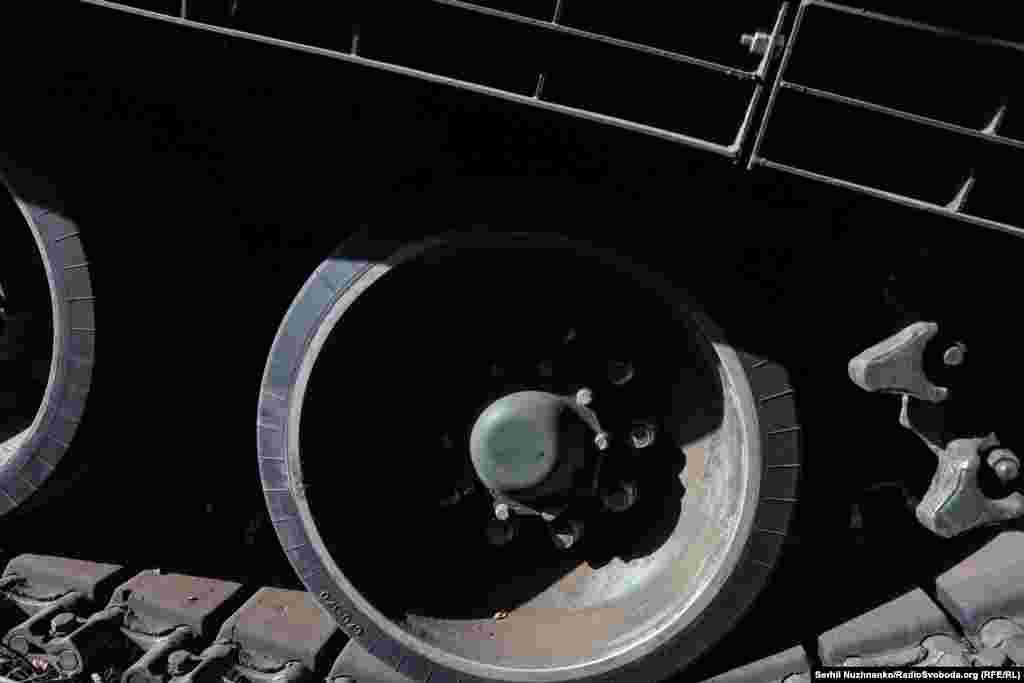 Антон: «Тут по-іншому, ніж вдома. Мені було 13 років, коли почалась війна (у 2014-му). Скоро буде два роки як я служу, тоді, у 2014-му я й не думав, що буде велика війна»