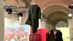 Ленін без голови і візок із гноєм. У Києві відкрили виставку сучасного білоруського мистецтва (відео) Ленін без голови і візок із гноєм. У Києві відкрили виставку сучасного білоруського мистецтва (відео)