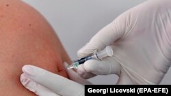 Китаю вдалося значною мірою зупинити поширення коронавірусу всередині країни, запроваджуючи жорсткі обмеження і масове тестування