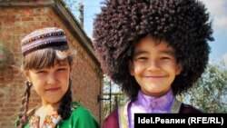 Местные дети